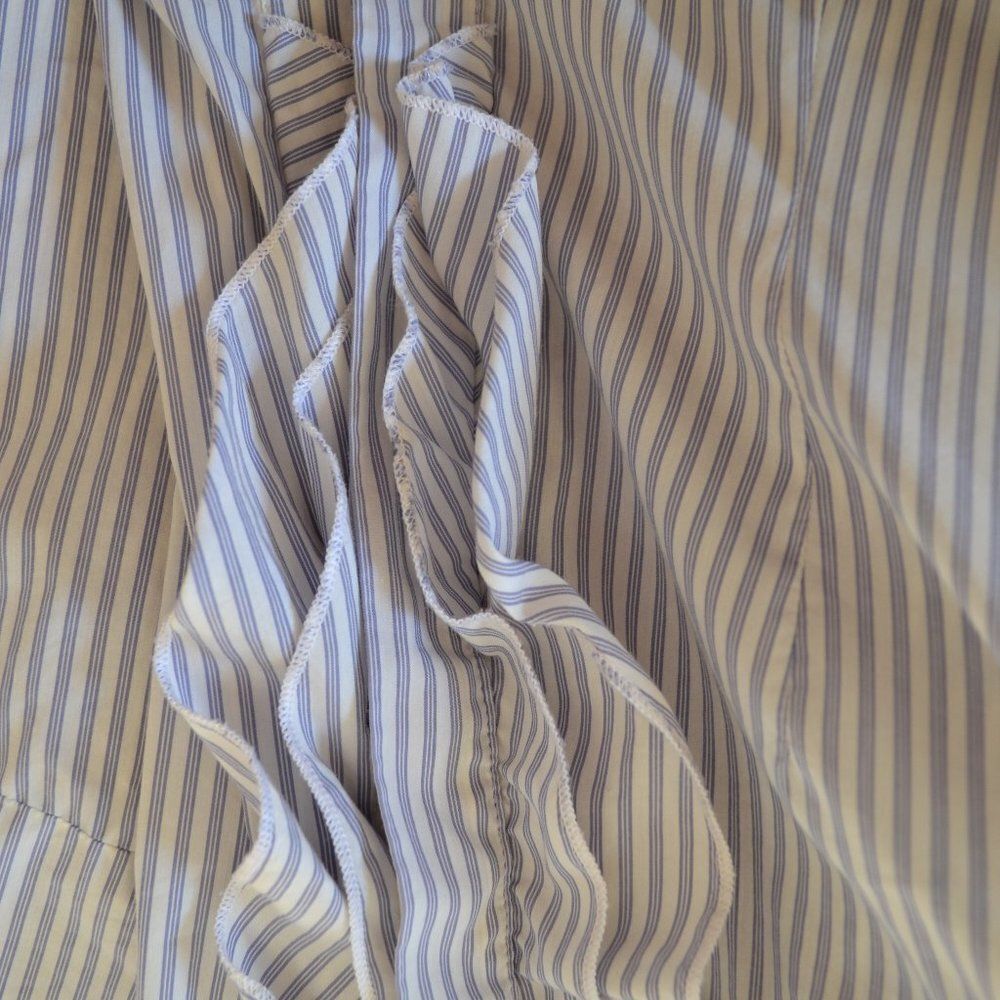 2/40$TOMMY Hilfiger cute dress blouse flutter detail button up blue white formal - Picture 4 of 9